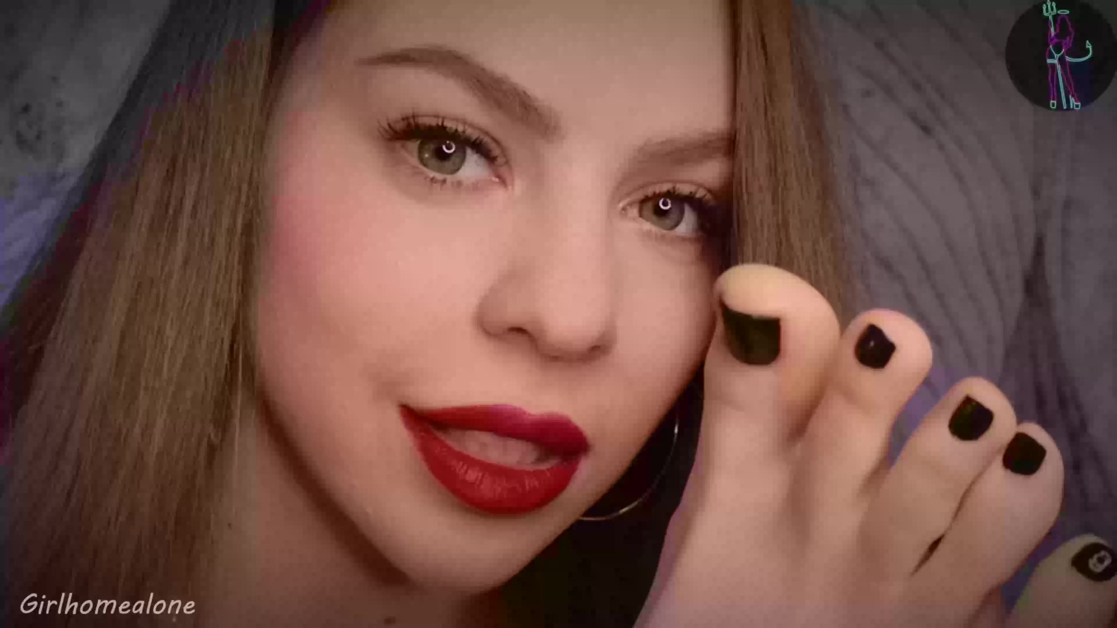 Model - GirlHomeAlone ass