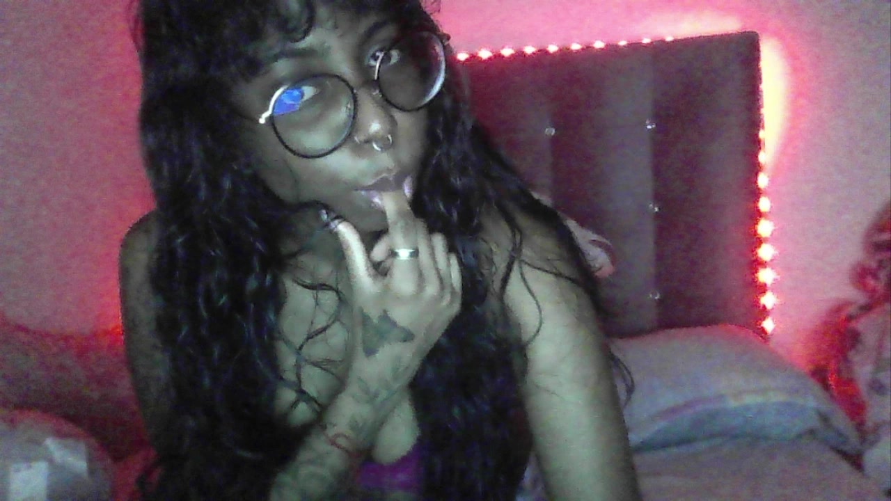 Model - beelladona latina