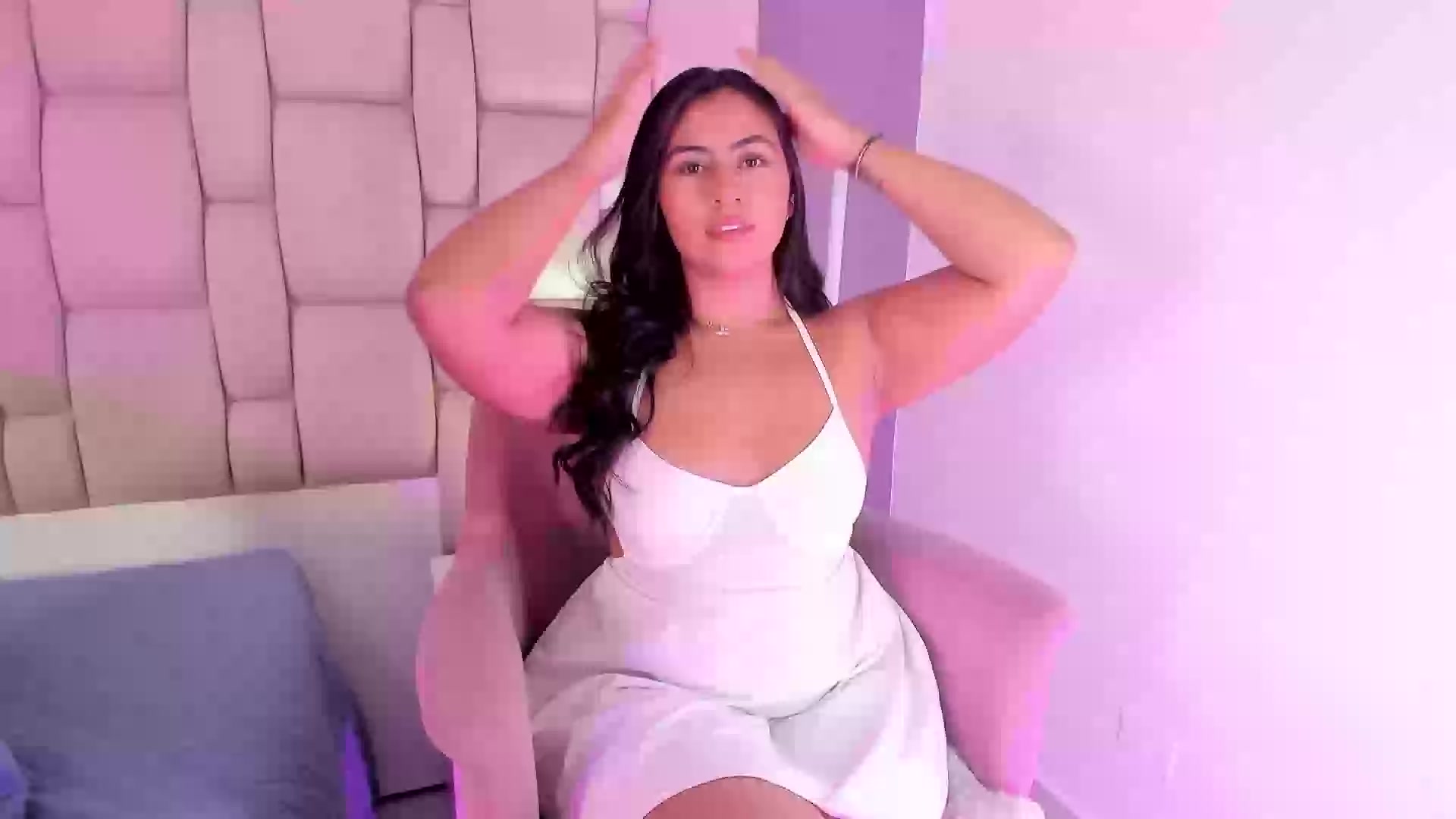 Model - Mia Miller curvy