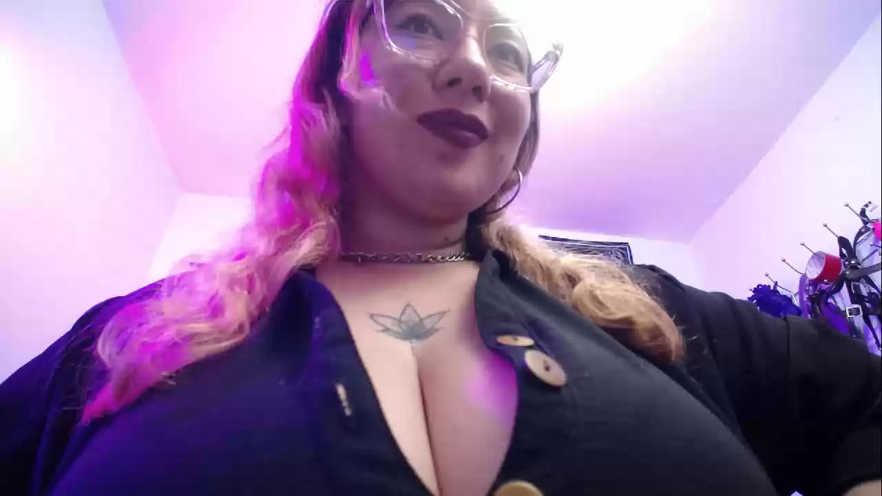Model - HollyBBW blowjob