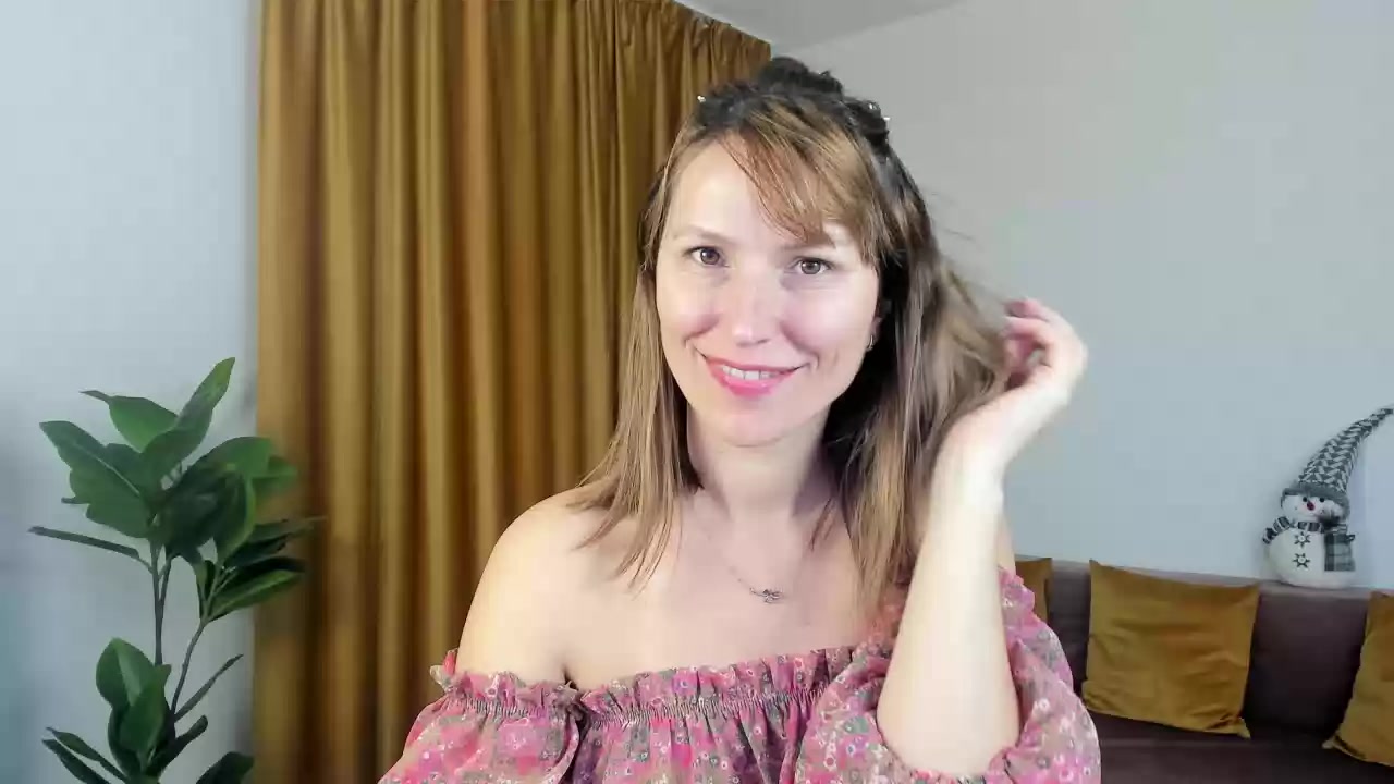 Model - Nicole Rivas Hot