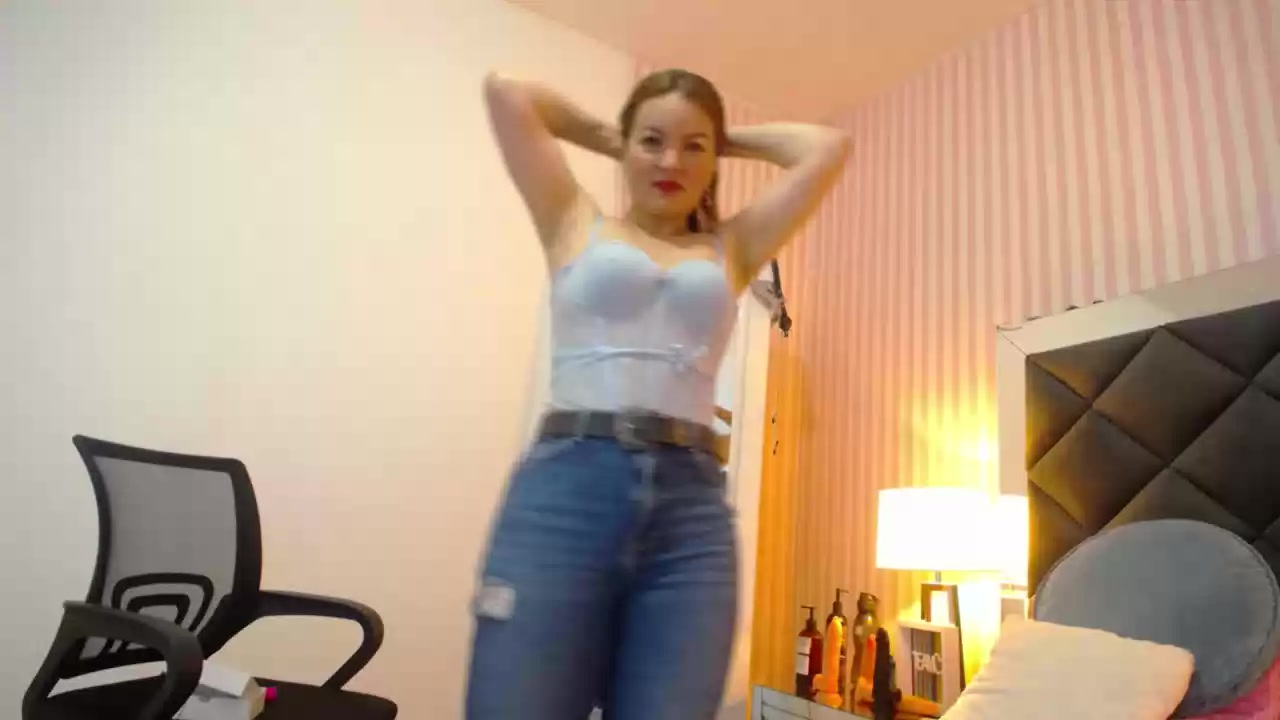 Model - VictoriaJoness dildo