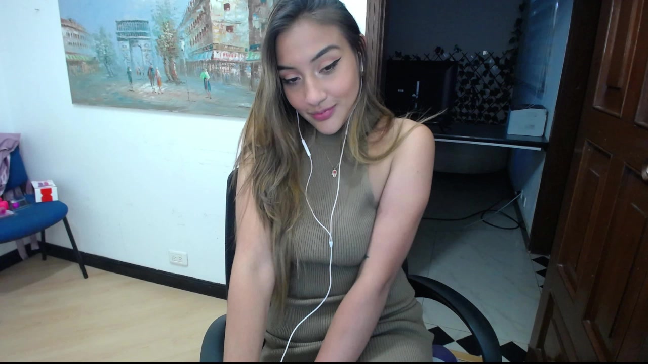 Model - Luna Evans blowjob