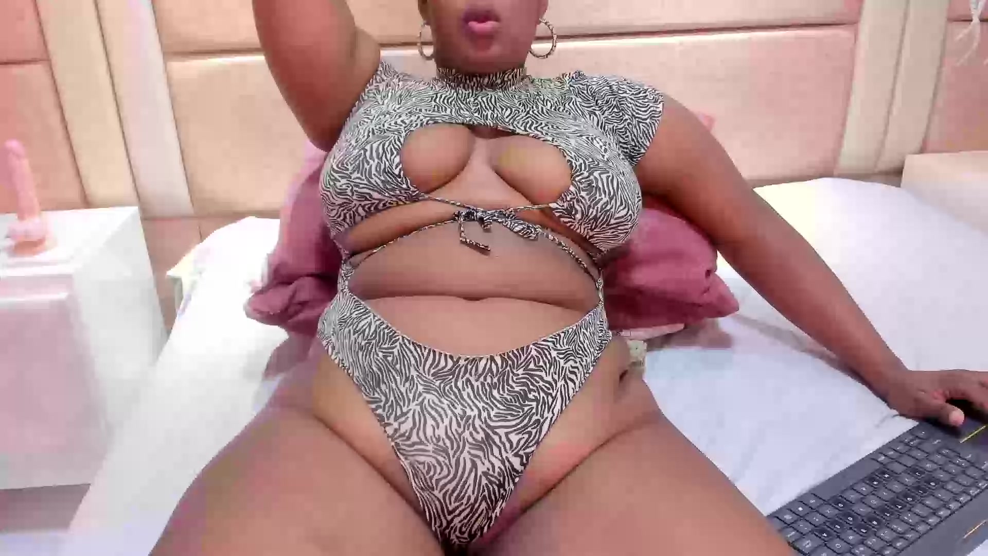 Model - AprilLane deepthroat