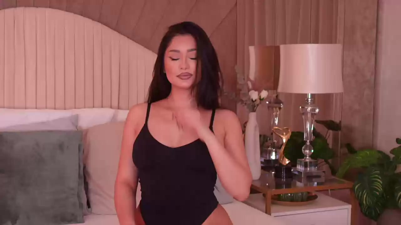 Model - DayanaNoir deepthroat