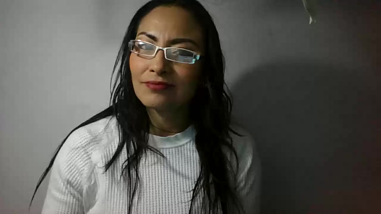 Model - YaeliSweet friendly