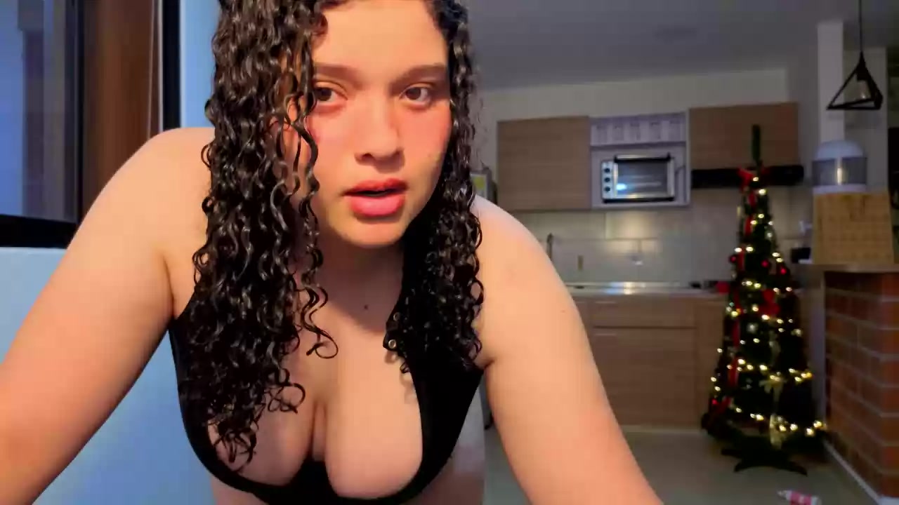 Model - Zarayclover curvy