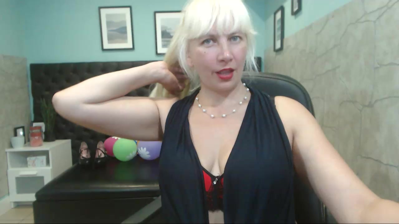 Model - NancyPeach dirtytalk