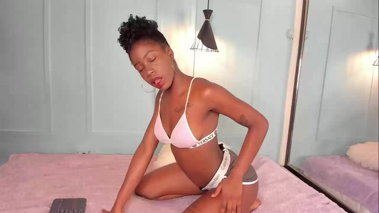 Model - Michelle Pose anal