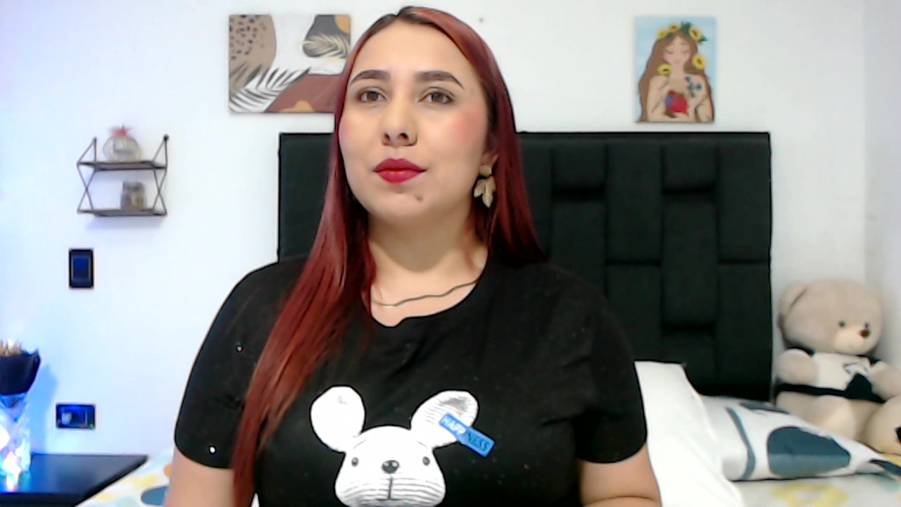 Model - paulina castro redhead