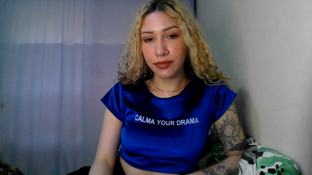 Model - VaneliLove cute