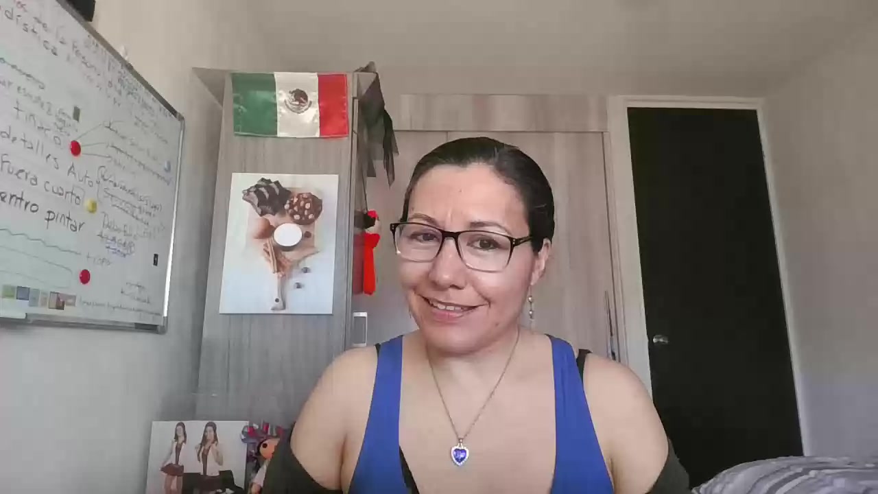 Model - SmilingDana sexy