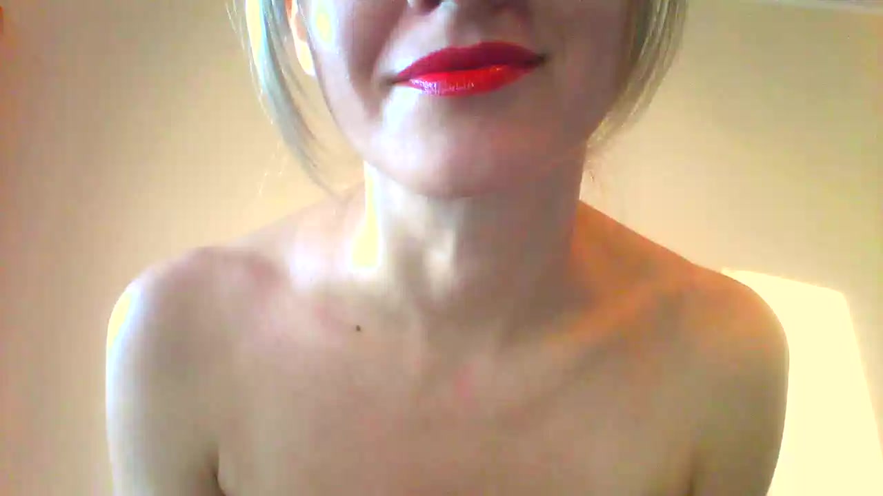 Model - lovellyblond HotAndCute
