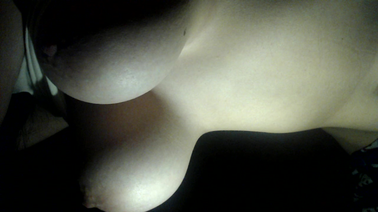 Model - Kristi bigtits