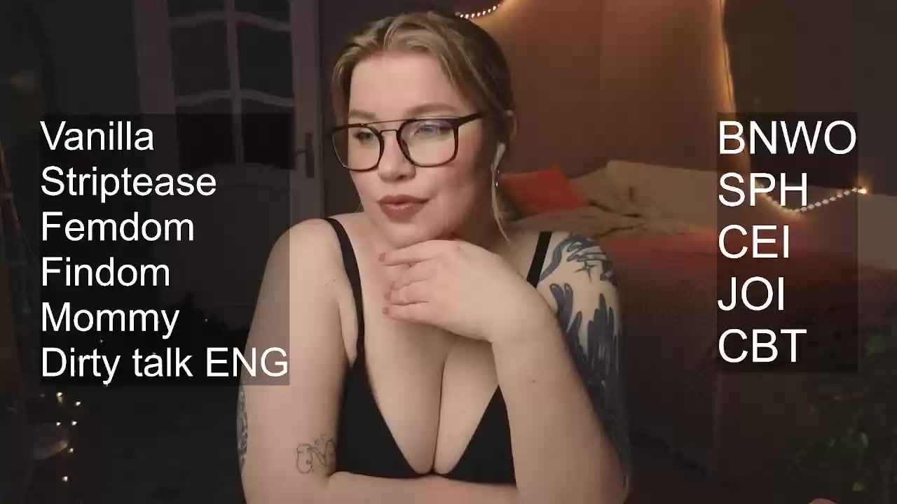 Model - Kira bigtits