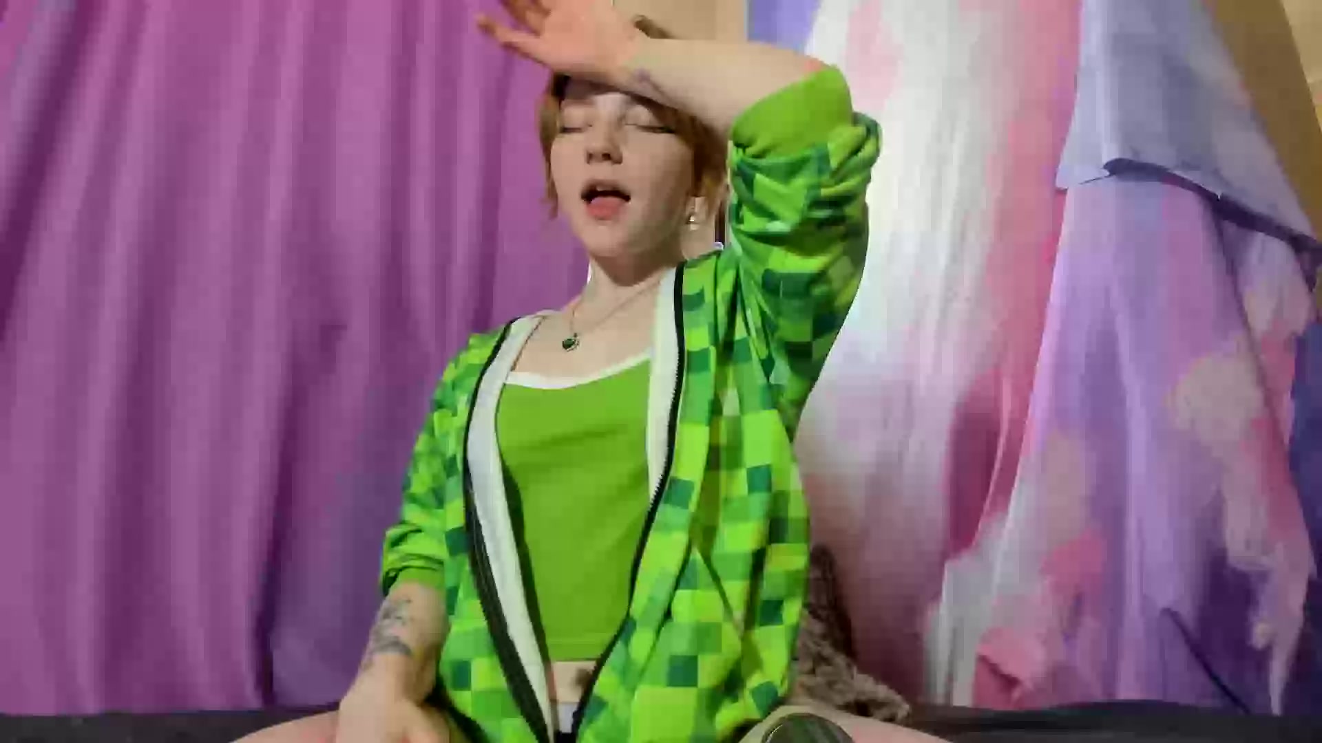 Model - Silver Lexy sexy