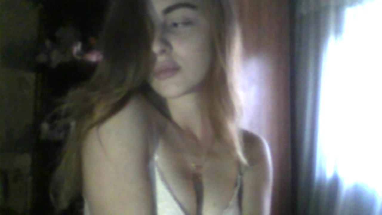 Model - Vlada Jewel blowjob