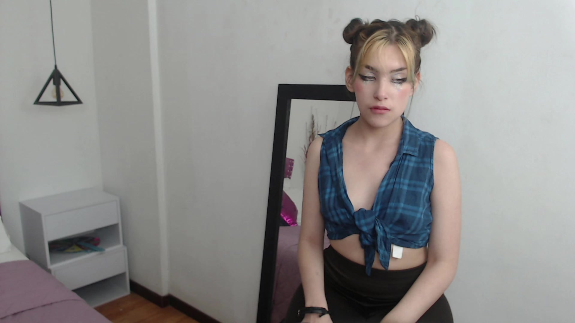 Model - Alegna Cooper latina