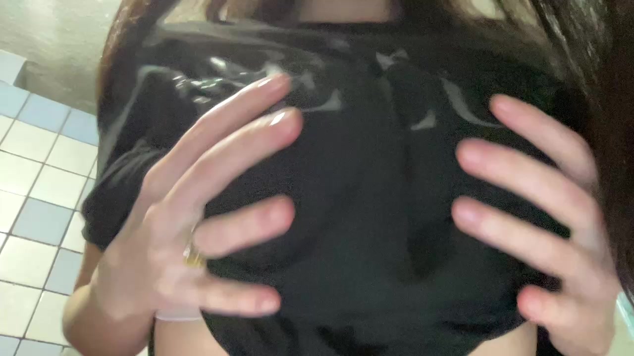 Model - Snow White HUGE TITS cum