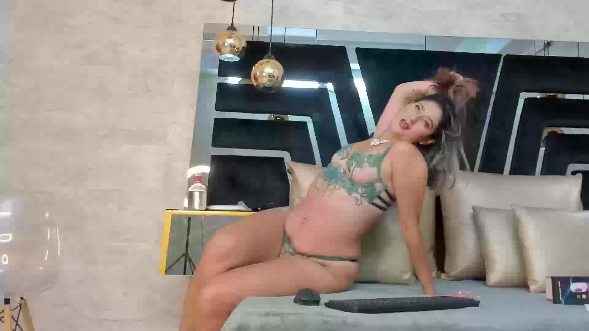 Model - JulietaWales joi