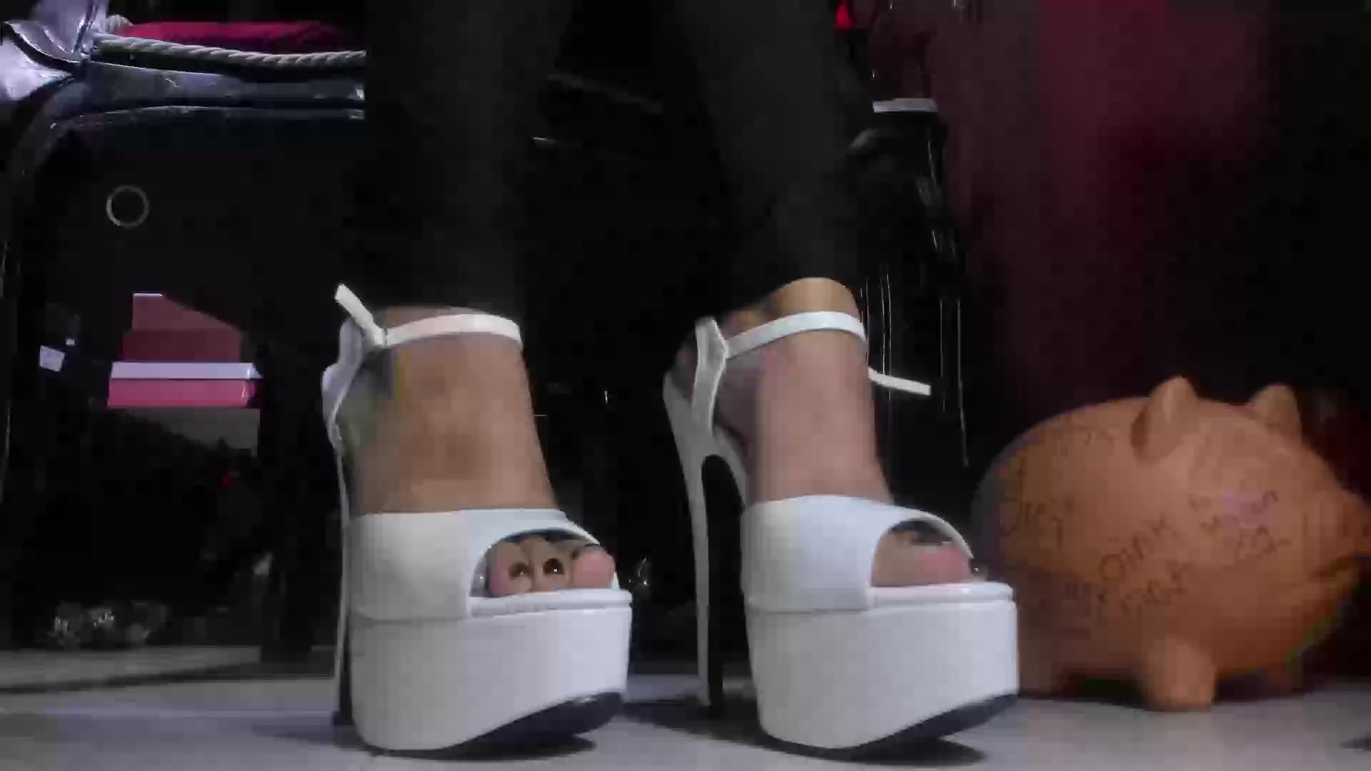 Model - MeGoddessSara domination