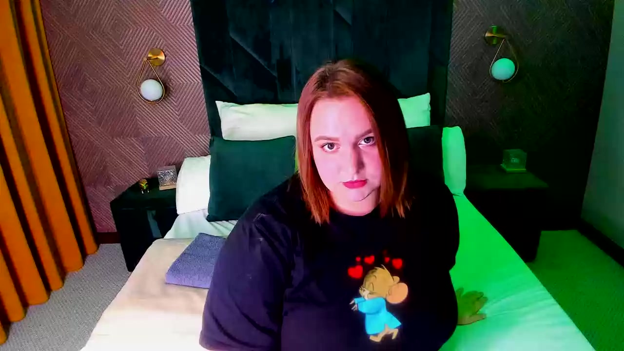 Model - Amy Hall curvy