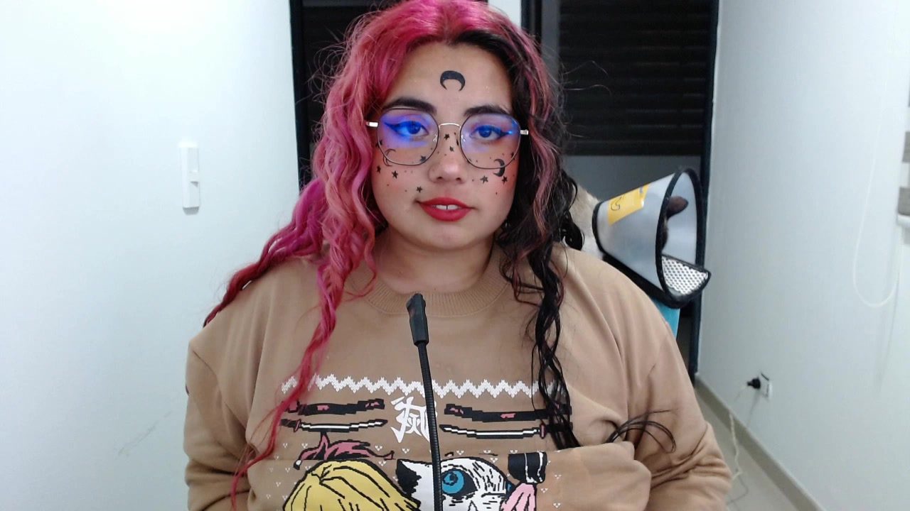 Model - yini bigtits