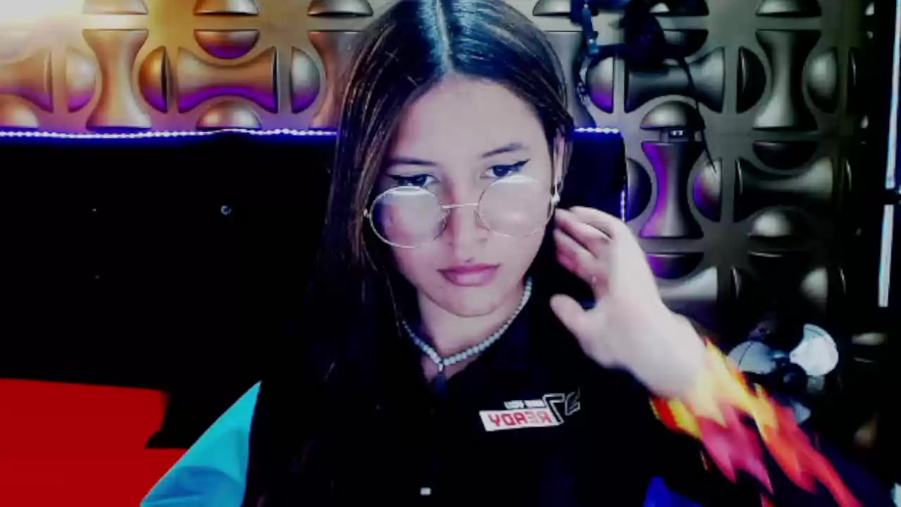 Model - Tini deepthroat