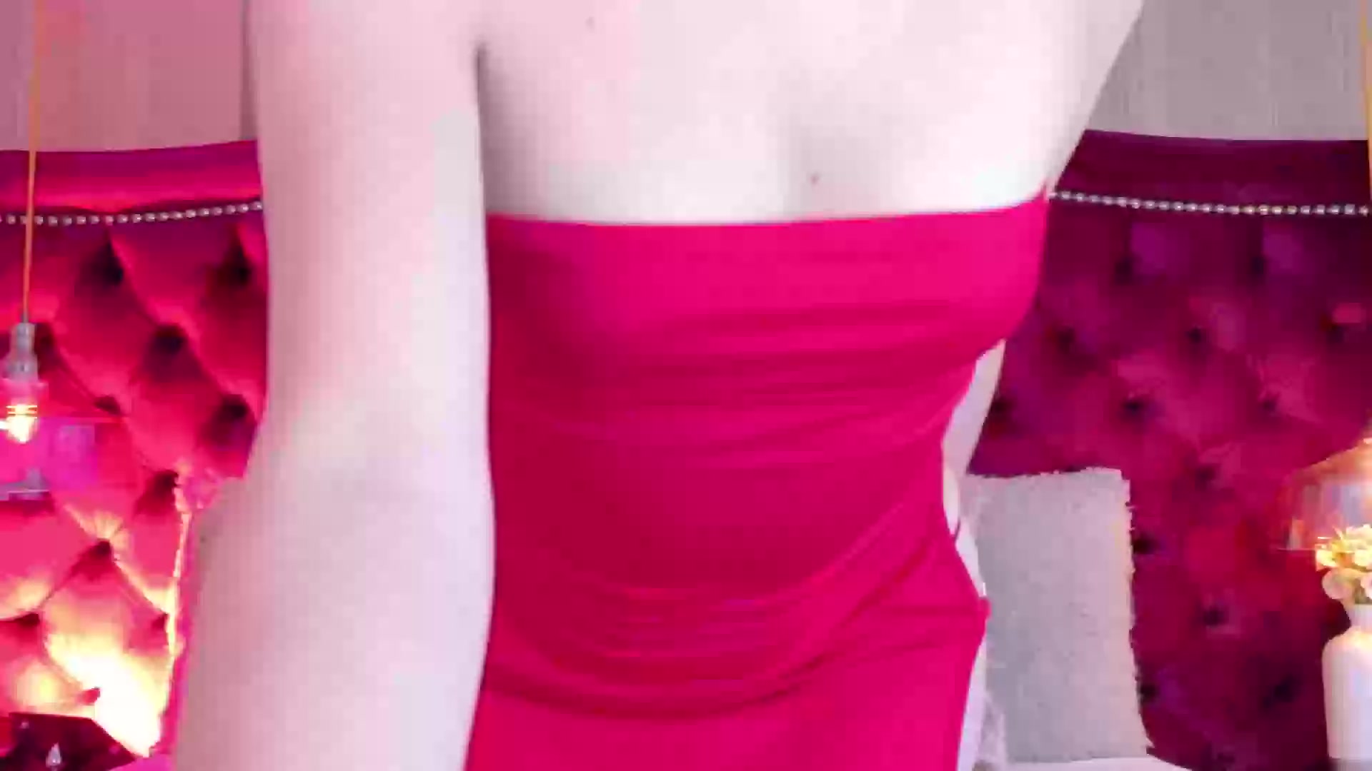 Model - Zara Gold curvy