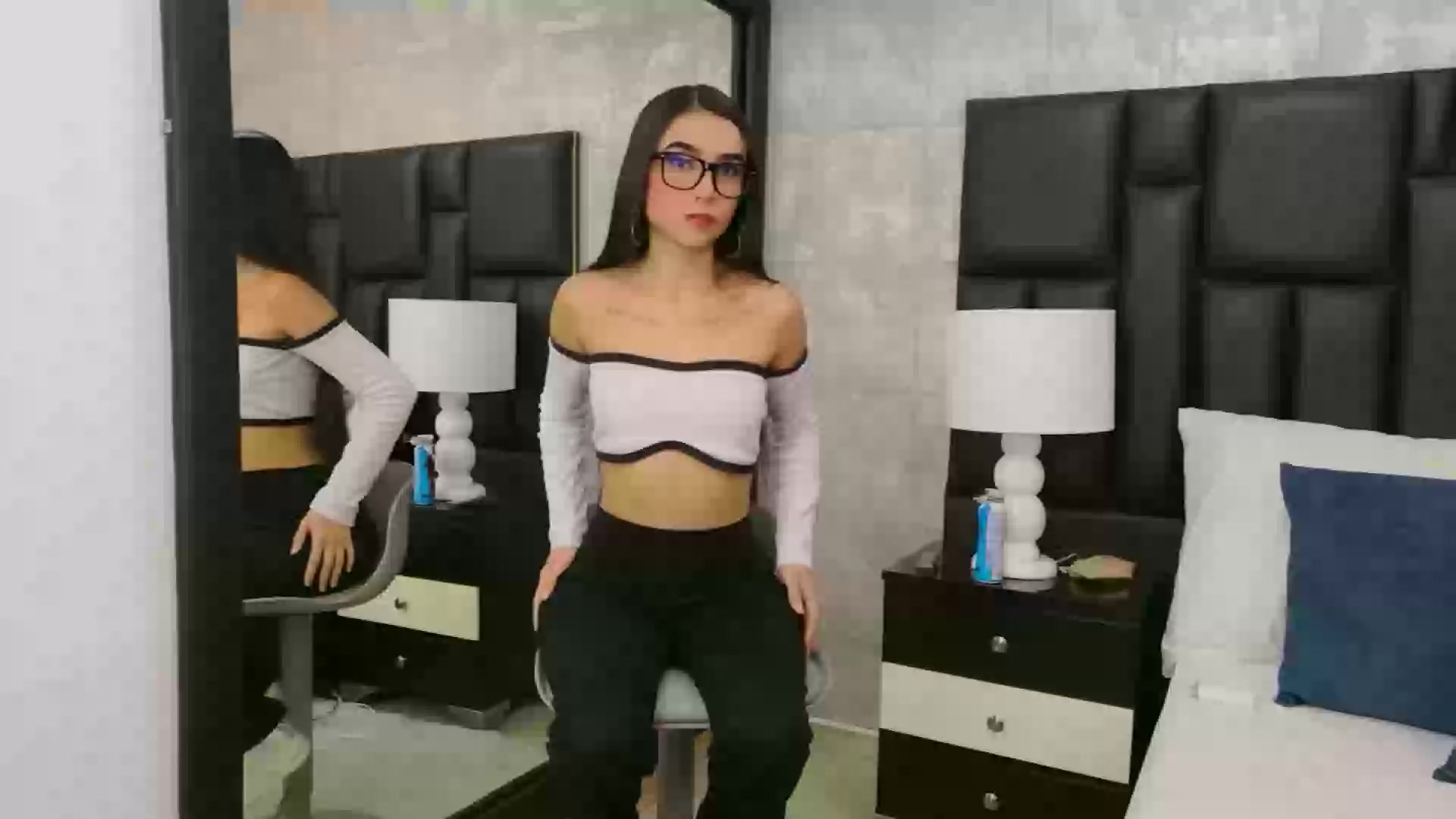 Model - Mia Jade Anal