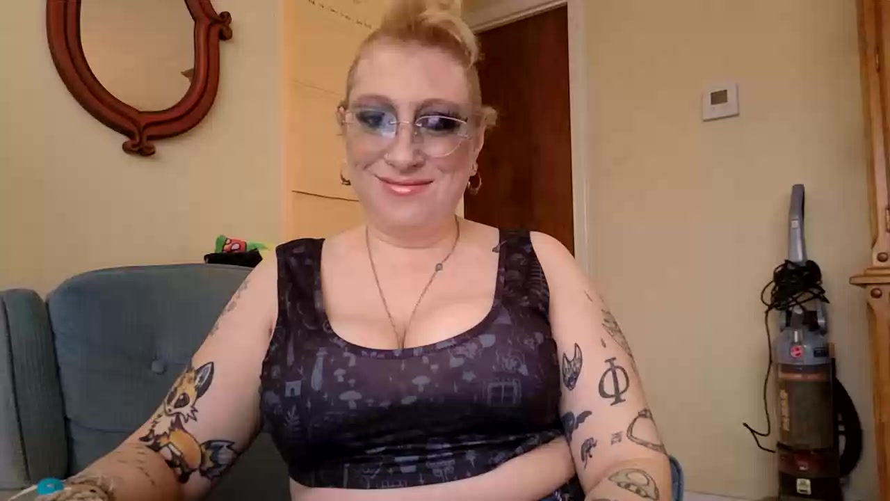 Model - Curvy Siren curvy