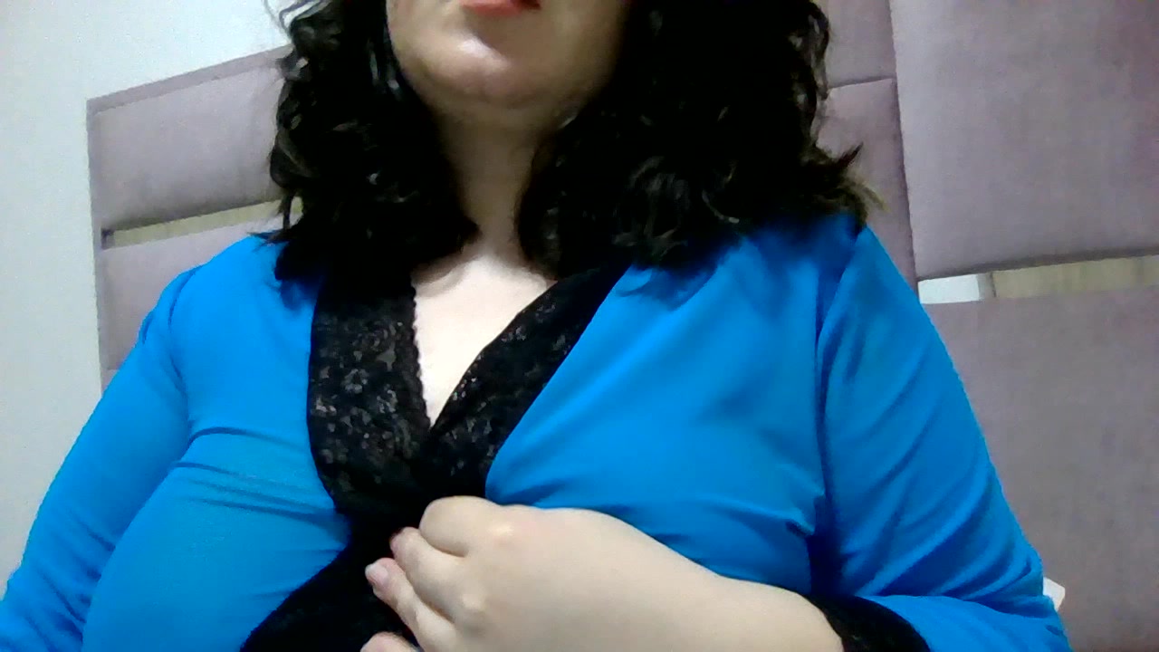 Model - Valerie bigboobs