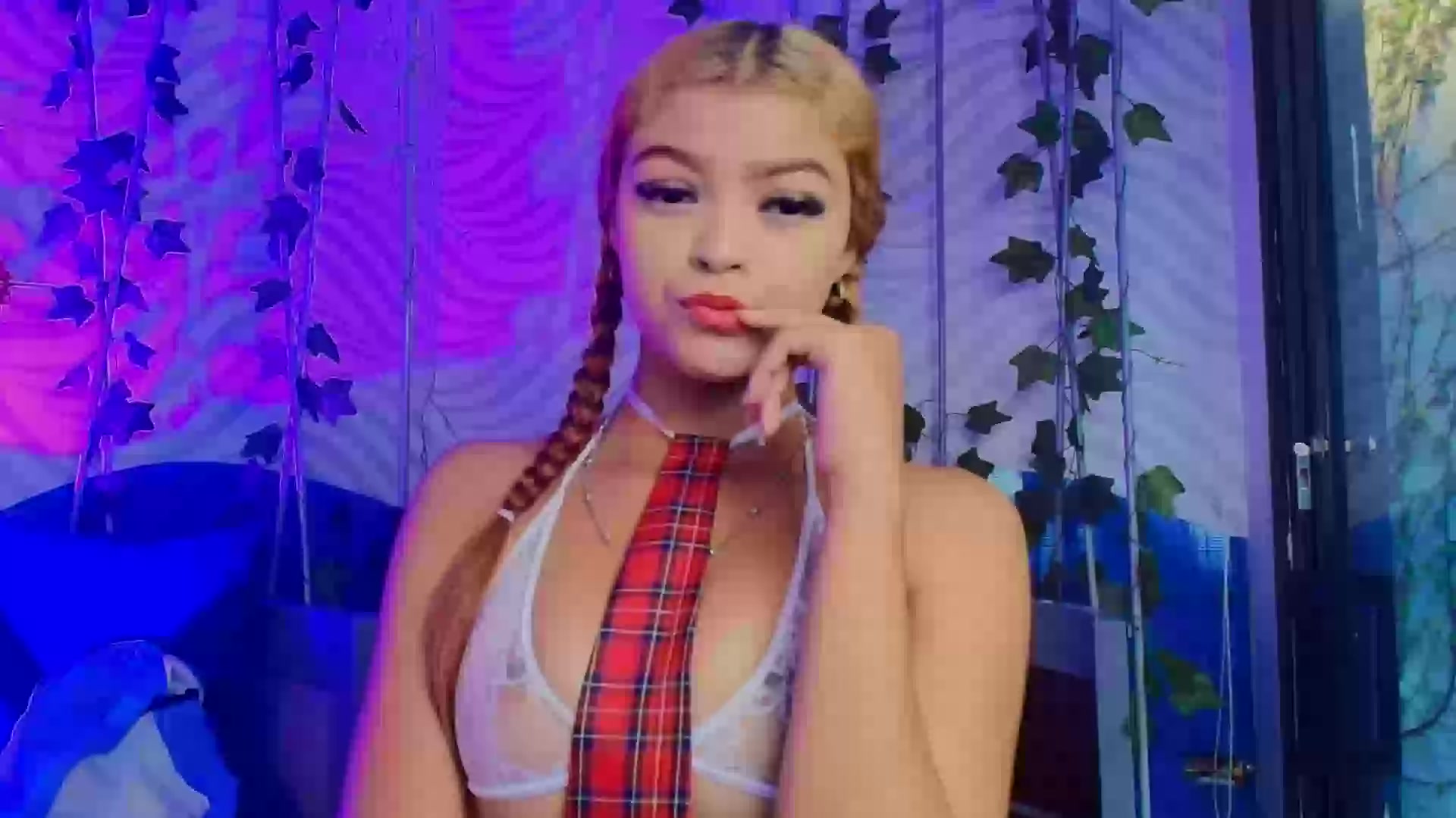 Model - DonaCartier blowjob