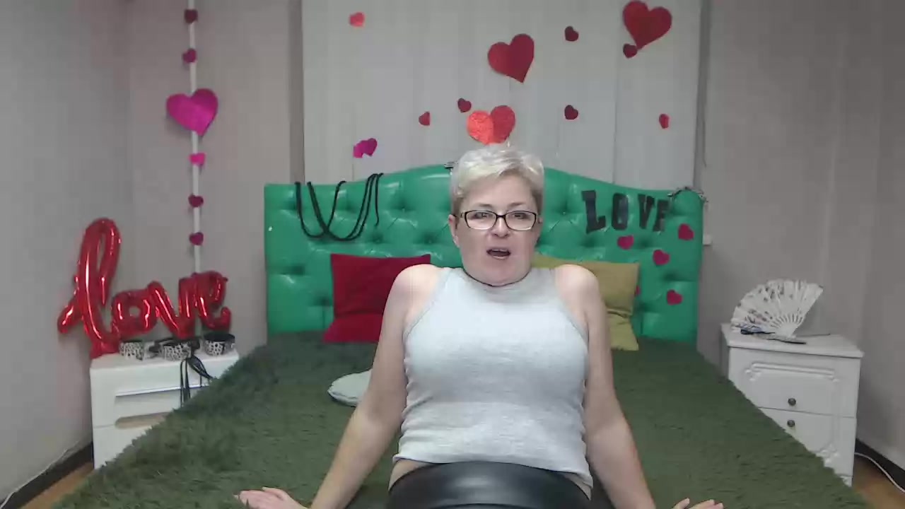 Model - EmiliaGree bigtits