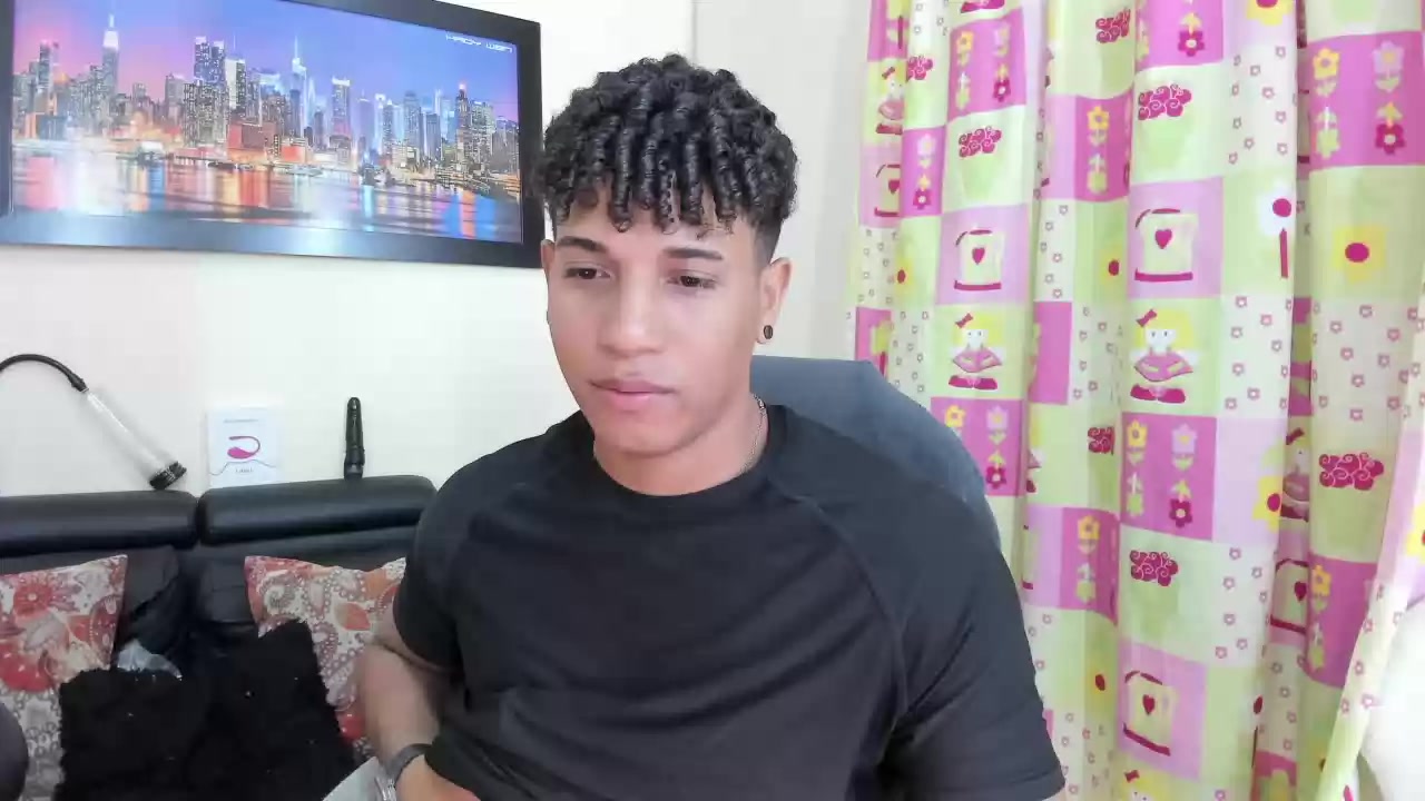 Model - Yoxi Manuel feet