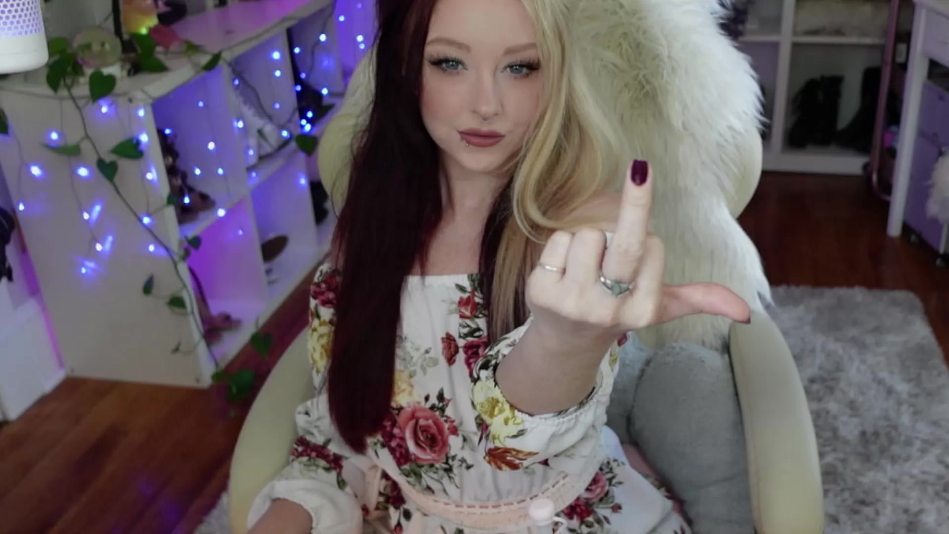 Model - DuchessFreya worship