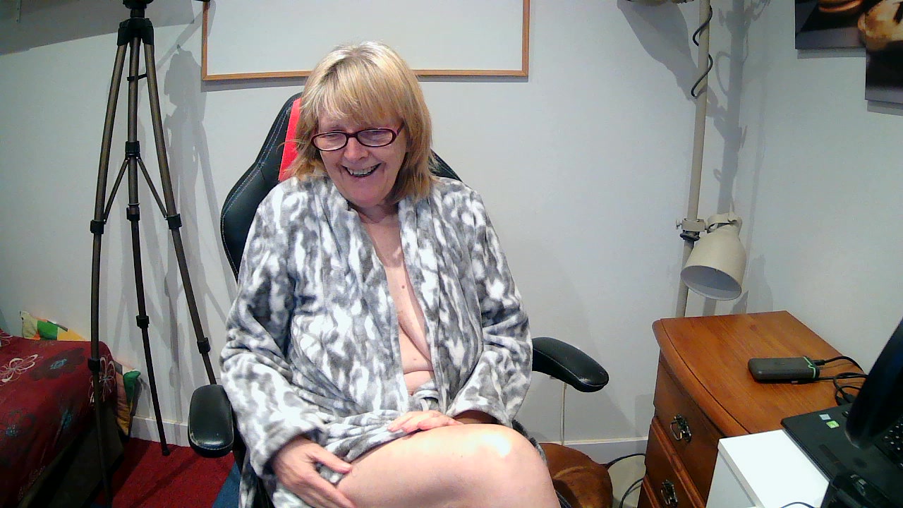 Model - SpicyGranny lingerie