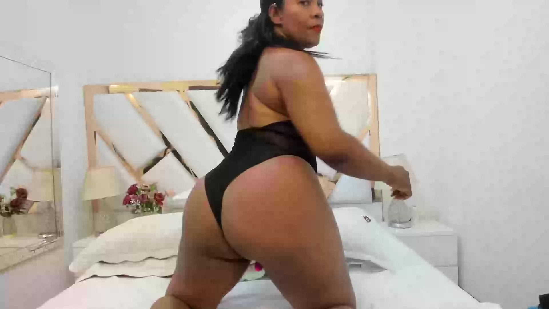 Model - MeridaRoa curvy
