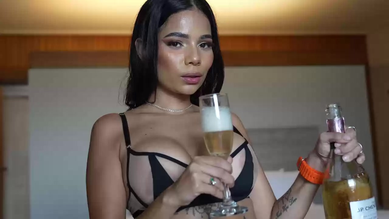 Model - MilaGarcia SQUIRT