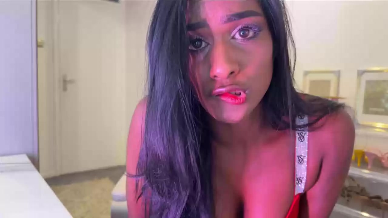 Model - suraya ndia anal