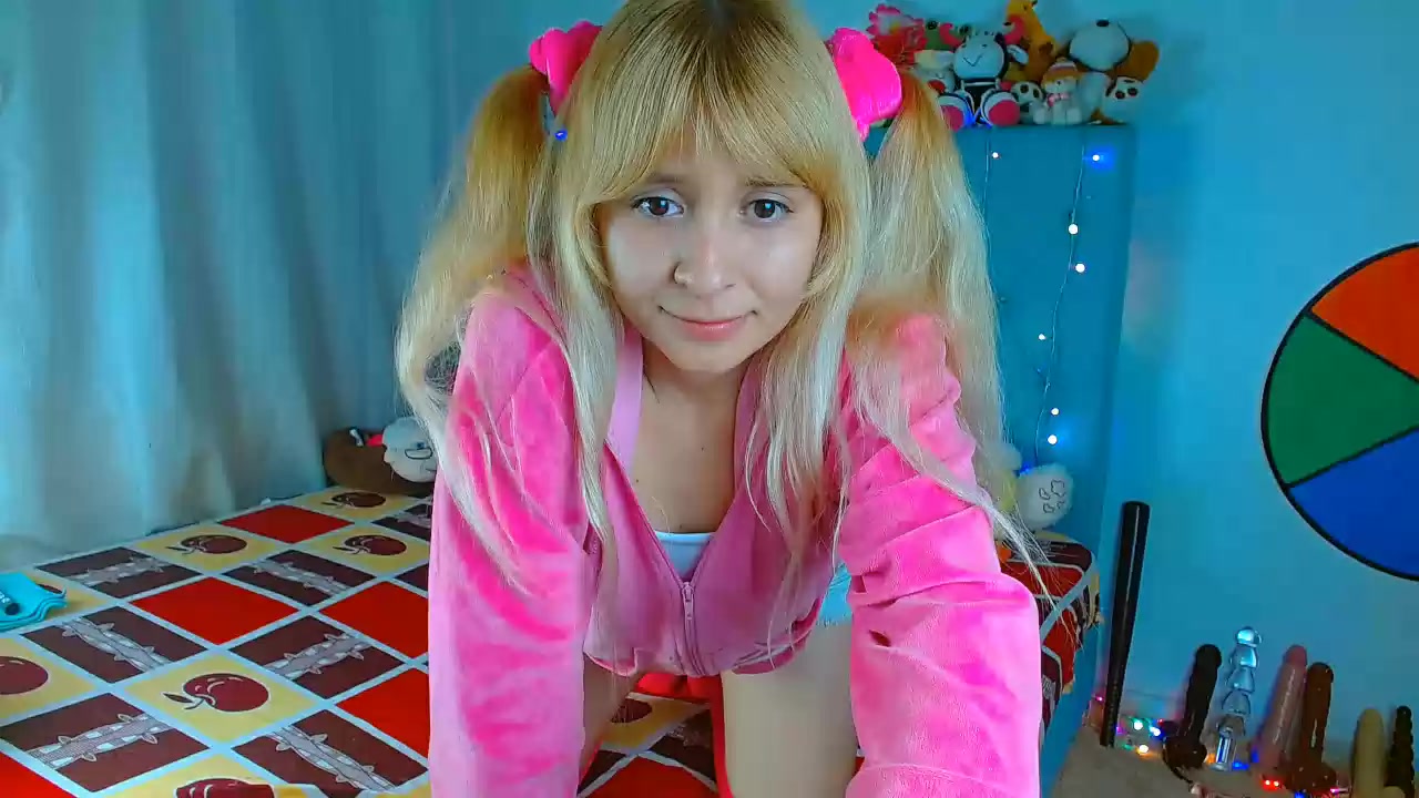 Model - Dasly Sunshine stockings