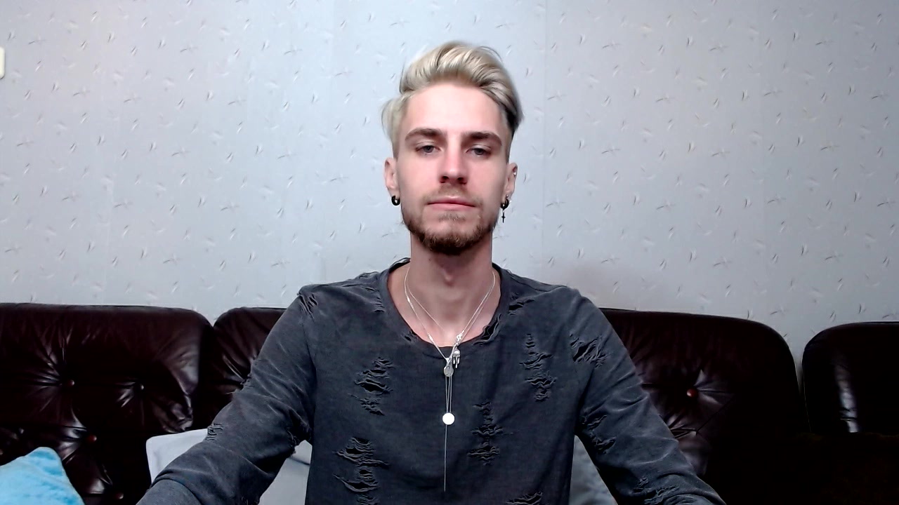 Model - Avi Nova horny