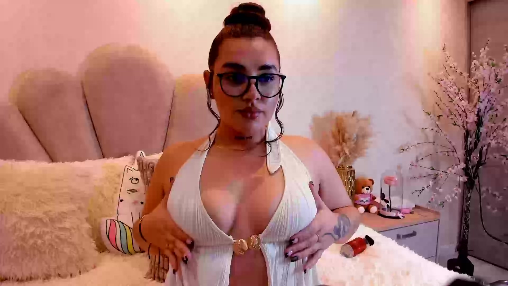 Model - Renata Ponce toys