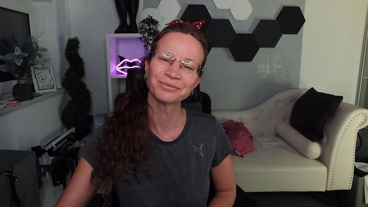 Model - AnnikaRose blond