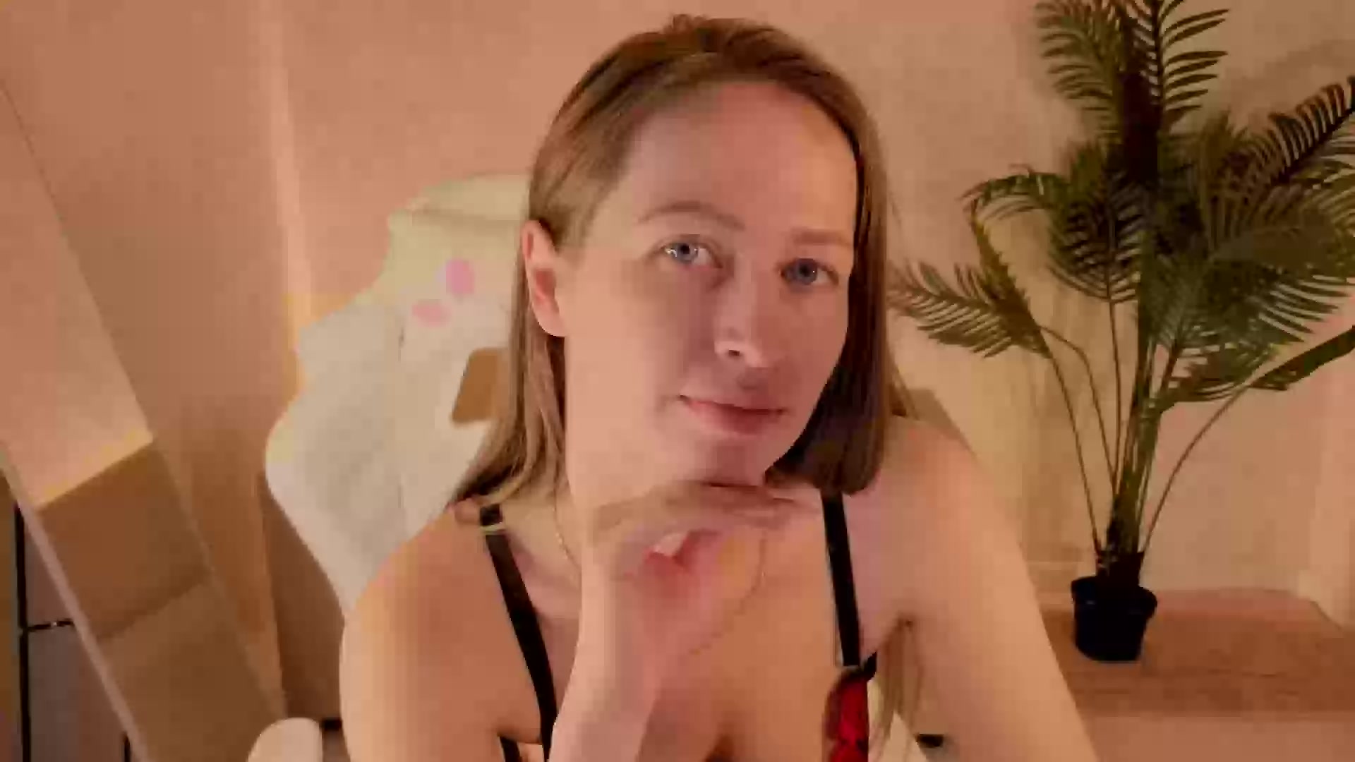 Model - BellaLi blowjob