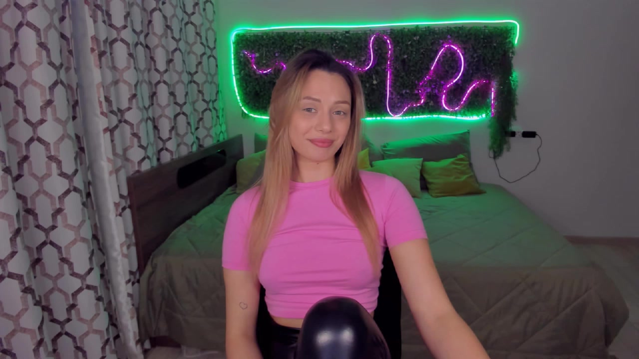 Model - BarbaraPearcy striptease