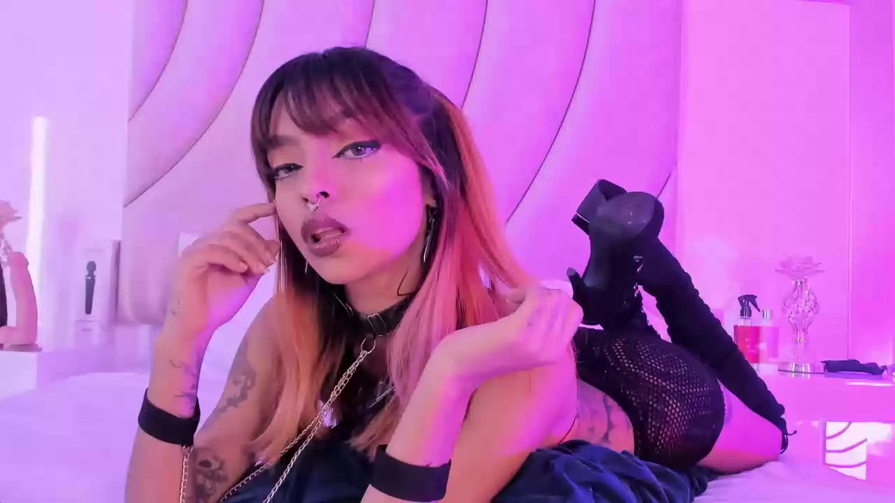 Model - Carmilla nylon