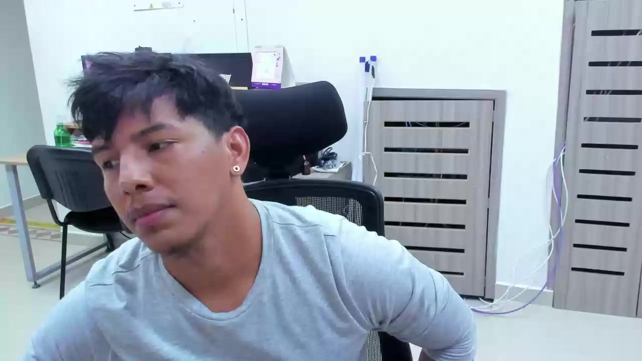 Model - yaoiboy deepthroat