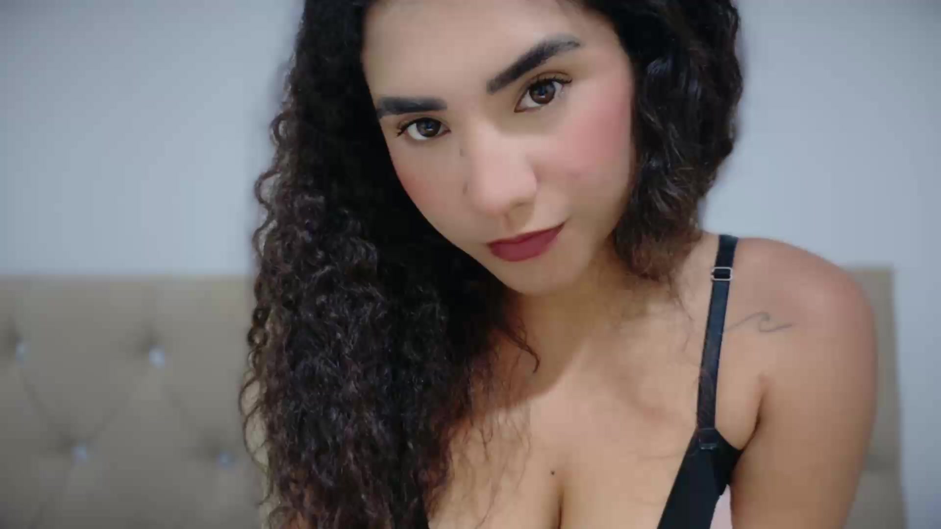 Model - Miss Velvet Honey ass