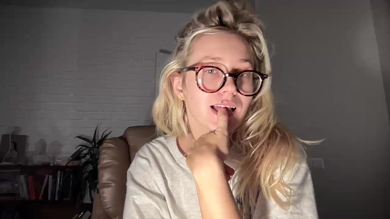 Junie Moon dirtytalk Model - Junie Moon dirtytalk